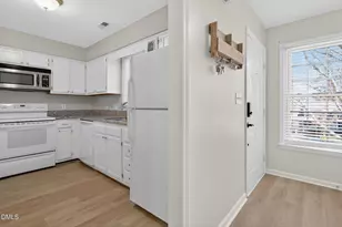 102 Lake Hollow Cir, Cary, NC 27513 - Photo 10