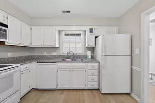 102 Lake Hollow Cir, Cary, NC 27513 - Photo 2