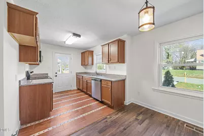 408 W Gilbreath Street, Graham, NC 27253 - Photo 10