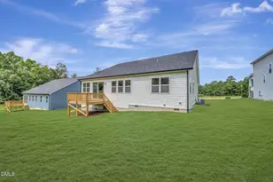 160 Golfview Ave, Benson, NC 27504 - Photo 4