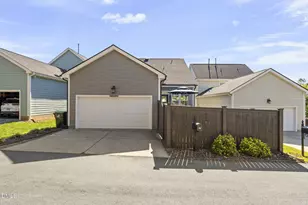 608 Skygrove Dr, Holly Springs, NC 27540 - Photo 2