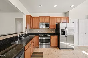 417 Horatio Ct, Cary, NC 27519 - Photo 4