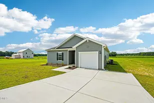 102 Hayes Dr, Pikeville, NC 27863 - Photo 2