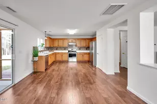 2022 Remington Oaks Cir, Cary, NC 27519 - Photo 8