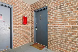 1010 Sandlin Pl, Raleigh, NC 27606 - Photo 4