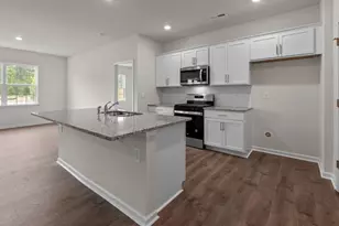 401 Conifer St, Sanford, NC 27332 - Photo 4