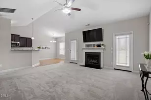 35 Fox Run Ct, Benson, NC 27504 - Photo 8