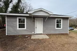 713 Water St, Henderson, NC 27536 - Photo 1