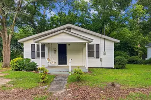 612 N 4th St, Smithfield, NC 27577 - Photo 1