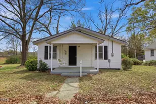 612 N 4th St, Smithfield, NC 27577 - Photo 1