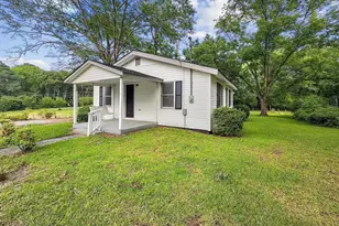 612 N 4th St, Smithfield, NC 27577 - Photo 2