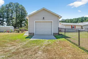 205 S Eastwood Dr, Benson, NC 27504 - Photo 44