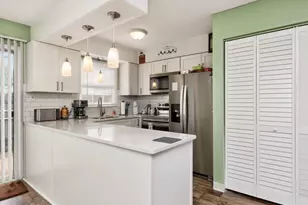 1042 Nottingham Ct, Cary, NC 27511 - Photo 6