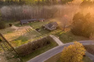 104 Riverbend Dr, Clayton, NC 27527 - Photo 2