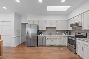 100 Planters Wood Ln, Cary, NC 27518 - Photo 18