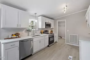 109 Loy Ct, Fuquay Varina, NC 27526 - Photo 2