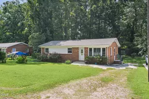 112 E Franklin St, Zebulon, NC 27597 - Photo 6