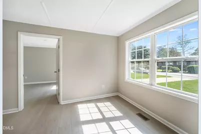 210 S Brevard Street, Selma, NC 27576 - Photo 10