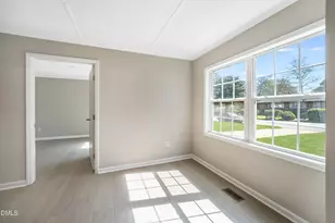 210 S Brevard St, Selma, NC 27576 - Photo 10