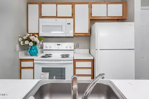 1220 University Ct, Raleigh, NC 27606 - Photo 8