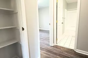 6400 Meadow View Dr, Raleigh, NC 27609 - Photo 10