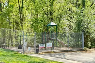 6400 Meadow View Dr, Raleigh, NC 27609 - Photo 26