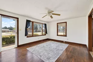 1020 S Pollock St, Selma, NC 27576 - Photo 6