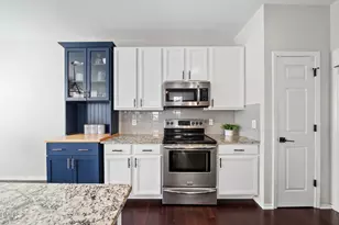 8306 Chimneycap Dr, Raleigh, NC 27613 - Photo 16