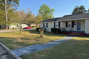 325 Tuskegee Dr, Laurinburg, NC 28352 - Photo 4