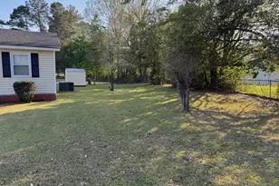 325 Tuskegee Dr, Laurinburg, NC 28352 - Photo 2