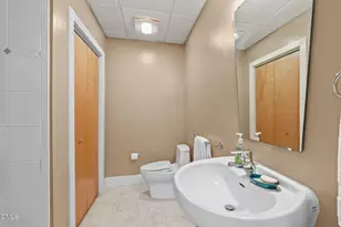 8607 Yorkshire Ln, Chapel Hill, NC 27516 - Photo 56