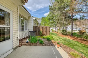 438 Sawgrass Hill Ct, Cary, NC 27519 - Photo 6