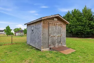 305 Wakefield Dr, Princeton, NC 27569 - Photo 32