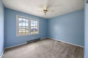 122 E Judd St, Zebulon, NC 27597 - Photo 10