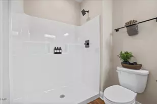 402 Poplar St, Graham, NC 27253 - Photo 16