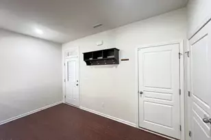 1610 Cary Reserve Dr, Cary, NC 27519 - Photo 2