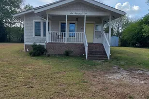 610 S Wakefield St, Zebulon, NC 27597 - Photo 2