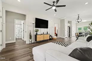 807 A Peedin St, Selma, NC 27576 - Photo 6