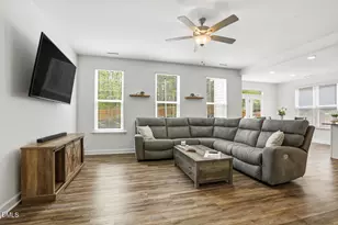 820 Logan Meadow Ct, Fuquay Varina, NC 27526 - Photo 2