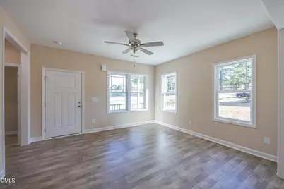 201 W Hamer Street, Coats, NC 27521 - Photo 4