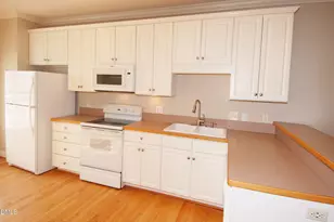 1327 Cameron View Ct, Raleigh, NC 27607 - Photo 4