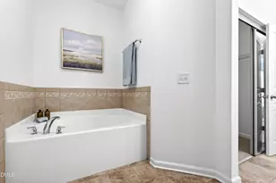 5415 Crescentview Pkwy, Raleigh, NC 27606 - Photo 44