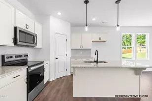 145 Longfield Ct, Dunn, NC 28334 - Photo 2