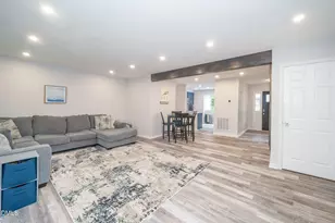 5961 Dixon Dr, Raleigh, NC 27609 - Photo 10