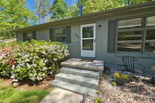 202 Crest Rd, Cary, NC 27513 - Photo 2