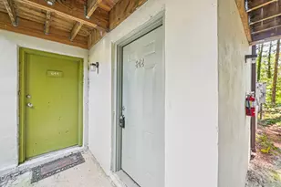 642 Pine Ridge Pl, Raleigh, NC 27609 - Photo 2