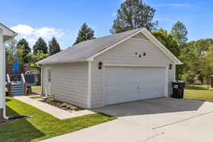 709 Slippery Bank Ct, Benson, NC 27504 - Photo 6