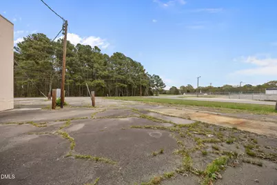 1143 E Andrews Avenue, Henderson, NC 27536 - Photo 16