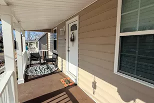 928 E Davis St, Burlington, NC 27215 - Photo 2