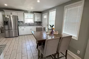928 E Davis St, Burlington, NC 27215 - Photo 2